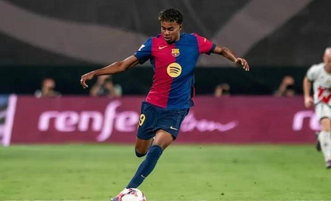 球迷沸腾：这球吹了也太离谱