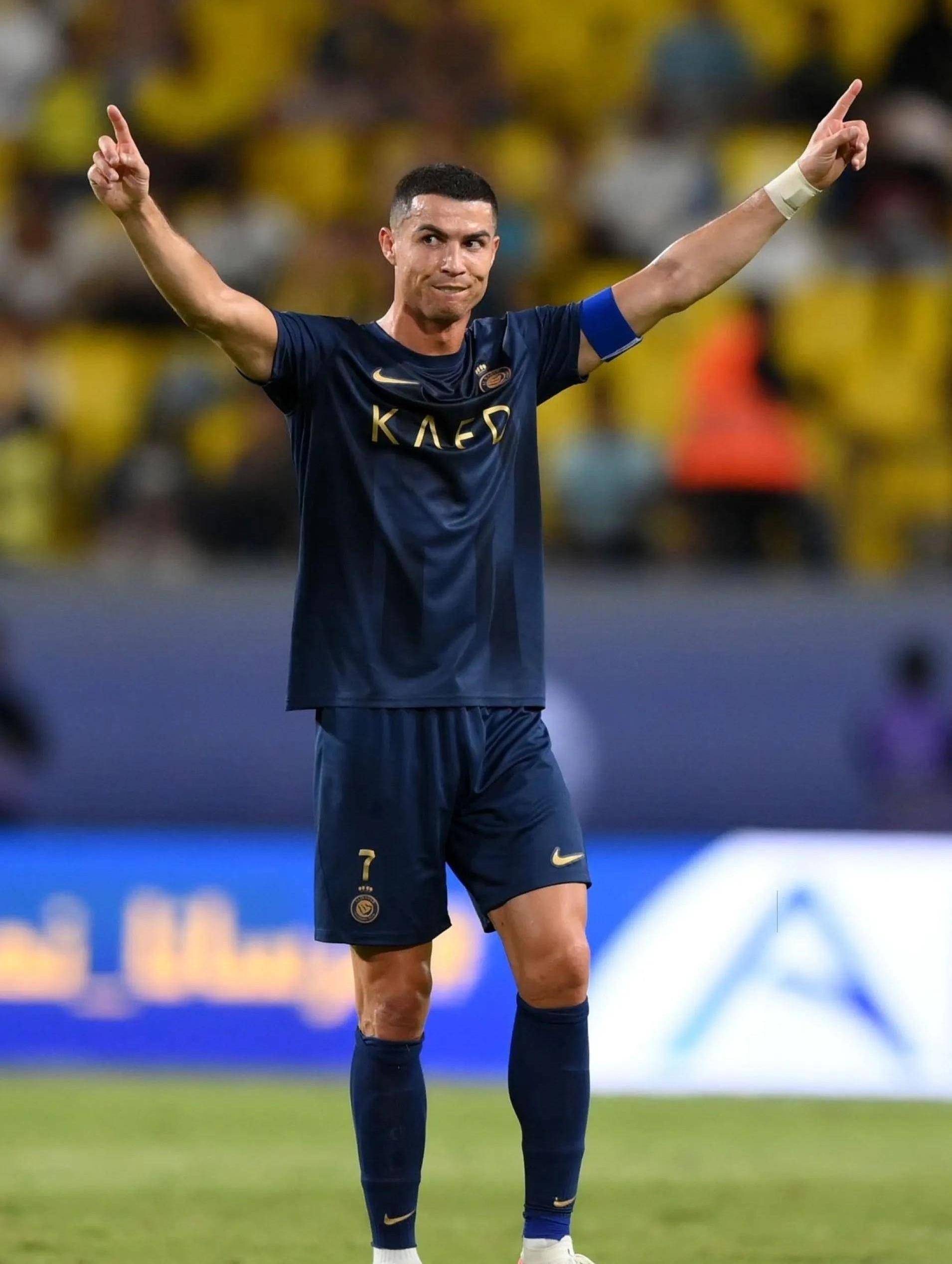 刘军帅晒海牛队与远征军合照：又在末轮完成目标，祝未来可期