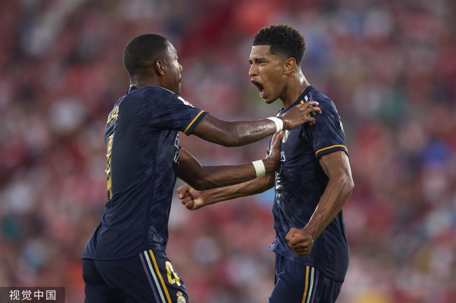 布斯克茨与阿尔巴现身迈阿密网球表演赛，为同胞阿卡助阵