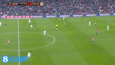 孙颖莎的身体柔韧性太好了，膝盖不弯，就这样直下去系鞋带，没几个人能做到吧