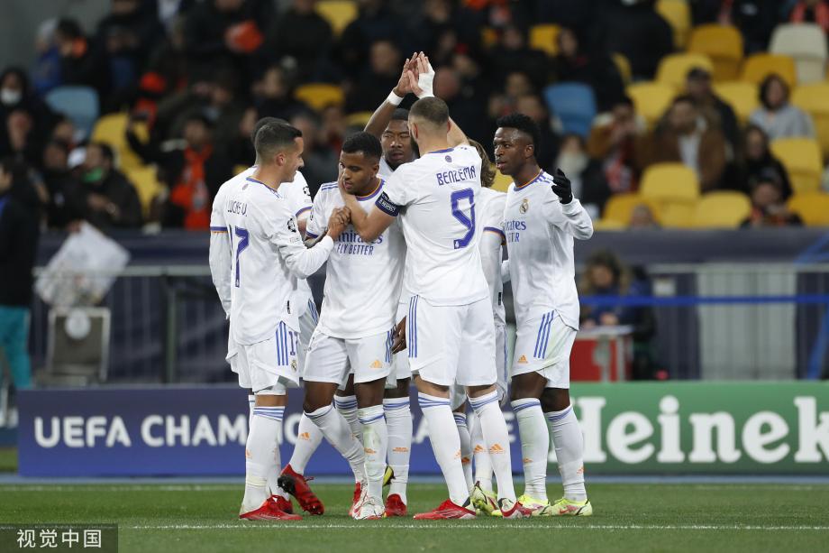 巴萨官方：受大雾影响，球队客战贝蒂斯的航班延误一小时